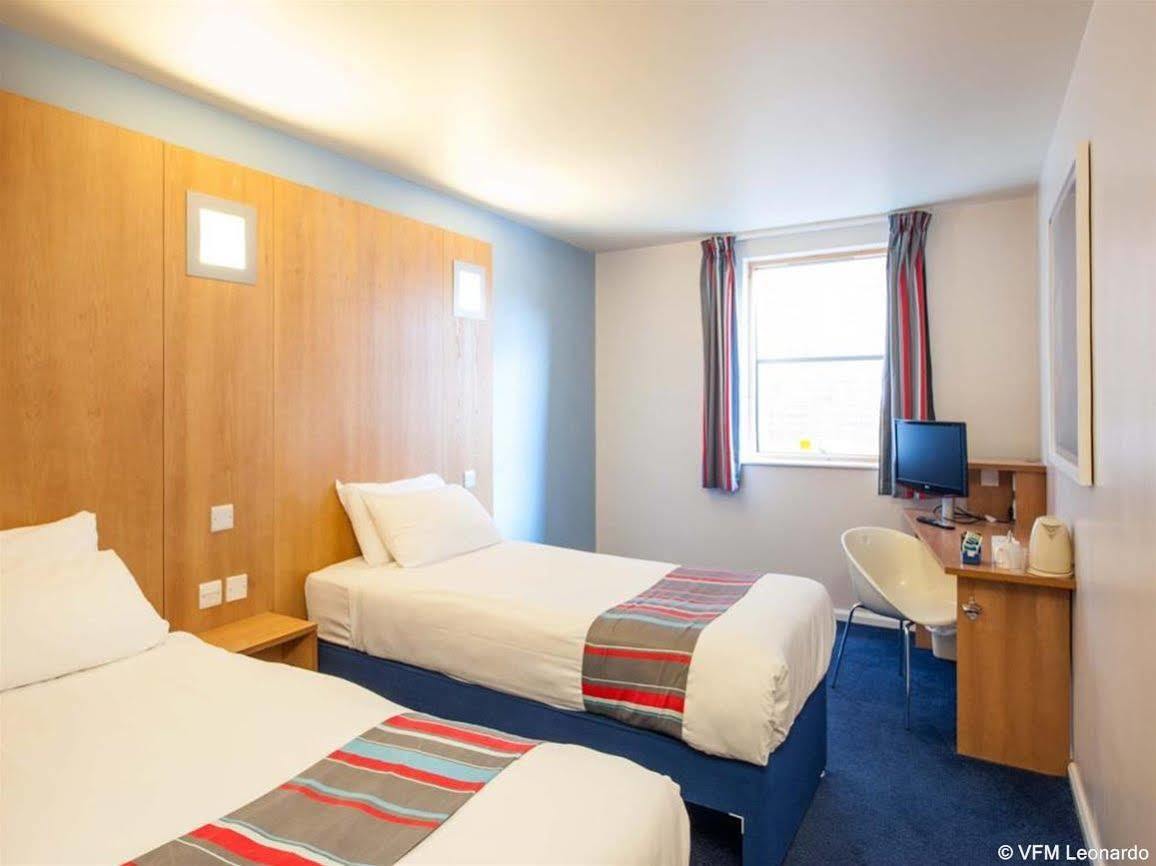 Ramada Encore York Esterno foto